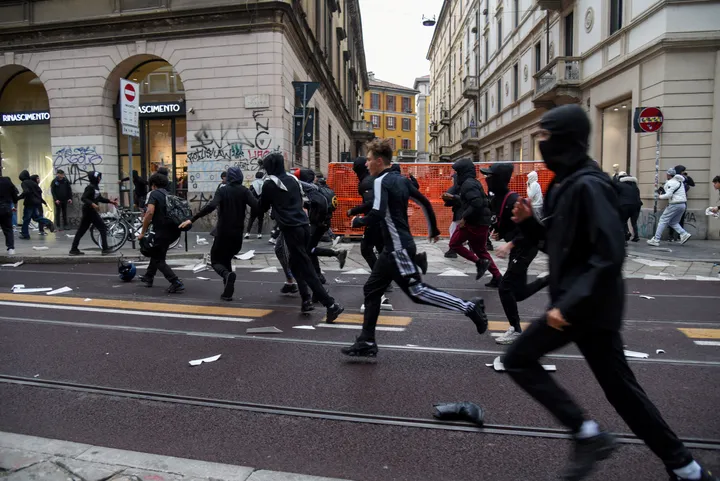 Italie: 500 militaires déployés à Milan après les violences, annonce Meloni