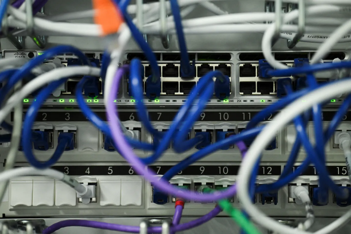 Websites go offline in many countries after critical flaws found