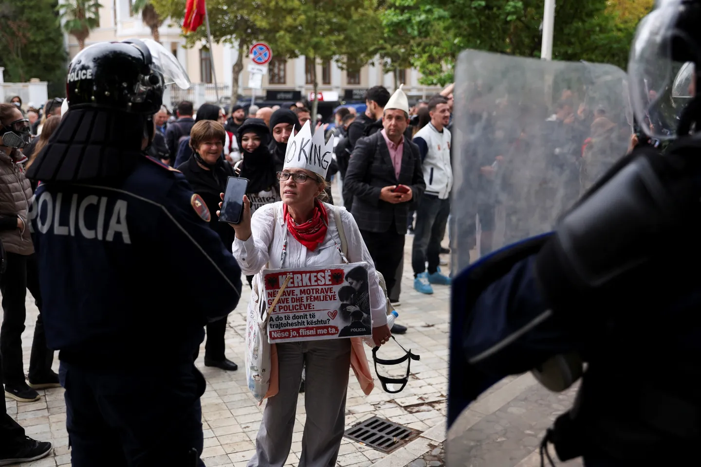 Na Albânia, continuam os protestos organizados pelos estudantes para exigir a melhoria das condições