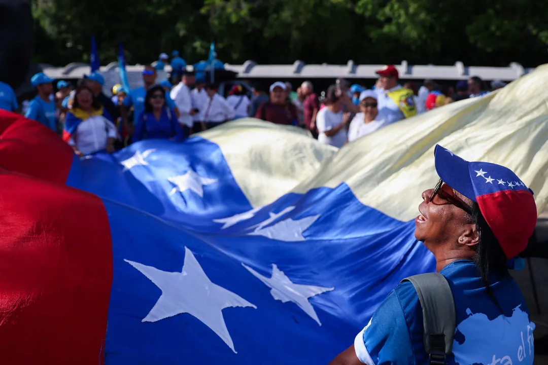 Milhares de venezuelanos exigem eleições na primeira manifestação nacional em quase dois anos
