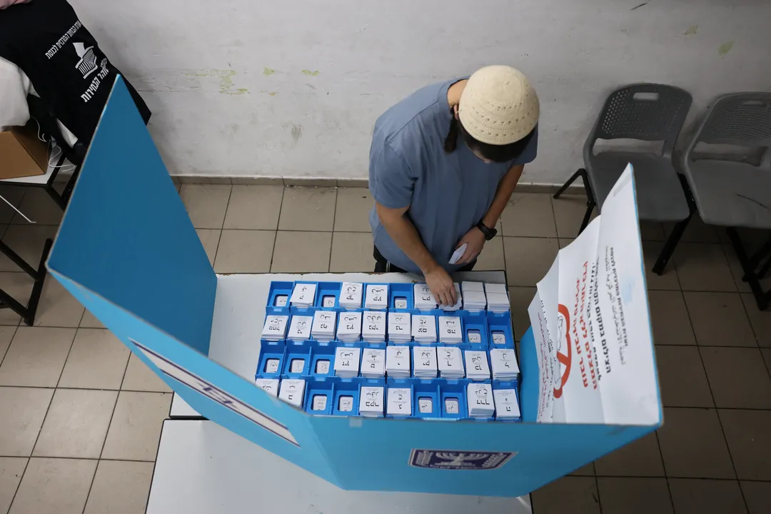 הקלפיות נפתחו בישראל: יותר מ-7.3 מיליון בעלי זכות בחירה
