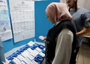 מחסור בפתקי הצבעה בערבית ונוכחות קבוצות ימין קיצוני ביישובים ערביים