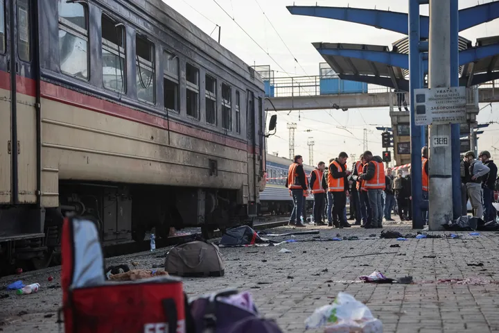 Rosyjski atak na dworzec w Dnieprze. Europa deklaruje solidarność z Ukrainą