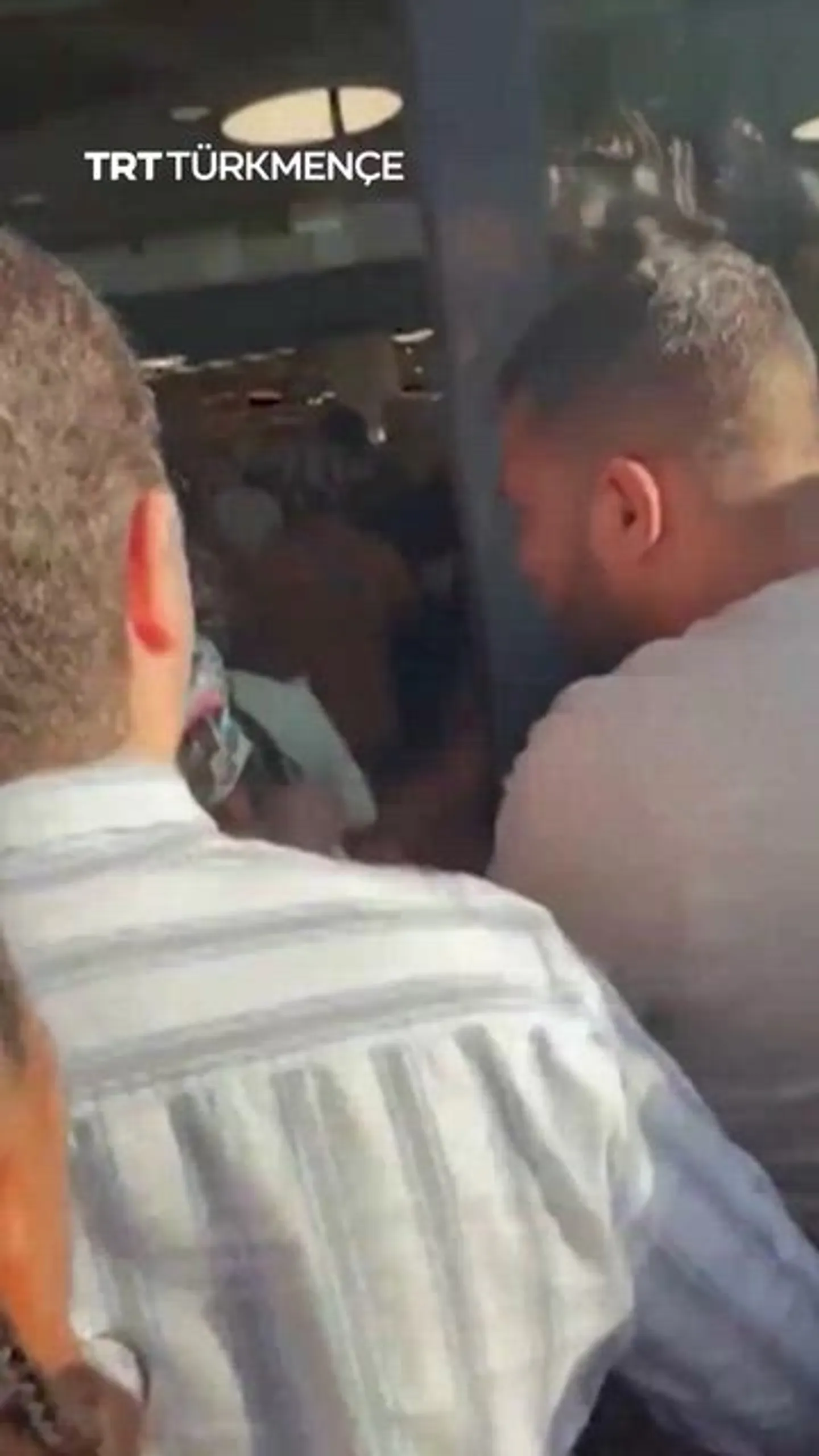 AŞA YSSY HOWALAR SEBÄPLI FRANSIÝADA KONDISIONER SATYN ALMAK ISLEÝÄN ADAMLAR DÜKANLARA HÜJÜM ETDI